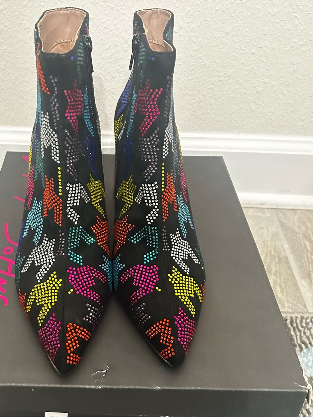 Betsey Johnson Women’s Black Multicolor Studded Pointed Ankle Boots Size 8.5